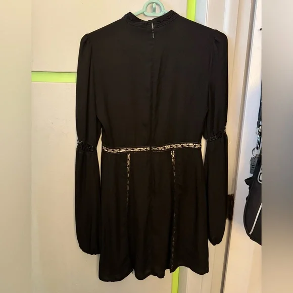 Express Black Lace Sleeve Dress - Picture 2 of 4